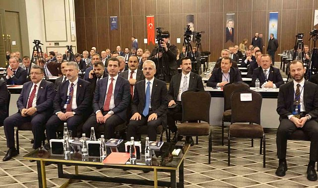 Ulaştırma ve Altyapı Bakanı Uraloğlu: "Karadeniz'e demiryolu Samsun'dan Sarp'a uzanacak"