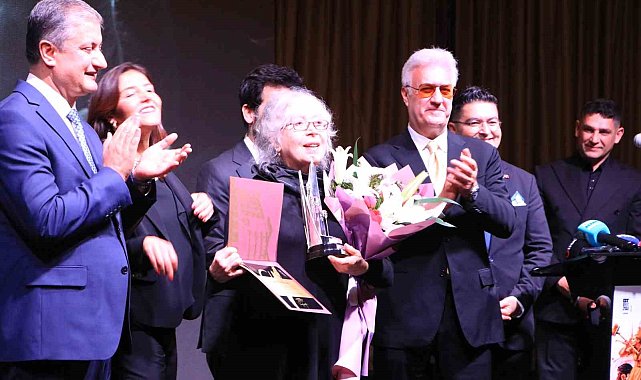 Uluslararası Tiyatro Festivali'nde, "Yaşam Boyu Başarı Ödülü" sahibini buldu
