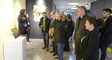 Üniversite öğrencileri atıkları sanata dönüştürdü