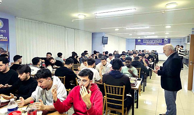 Üniversite öğrencileri iftar sofrasında buluşuyor