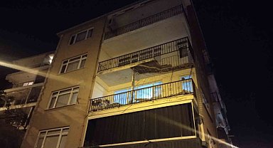 Üsküdar'da binanın balkonunda kısmi çökme meydana geldi