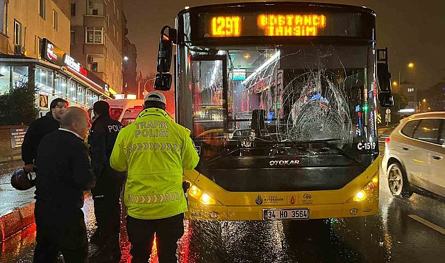 Üsküdar'da kırmızı ışıkta geçen yayaya İETT otobüsü çarptı