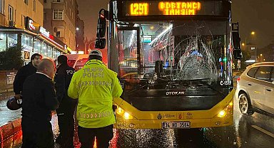 Üsküdar'da kırmızı ışıkta geçen yayaya İETT otobüsü çarptı