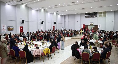 Vali Çakır, Dünya Yetimler Günü'nde koruyucu aileler ve çocuklarla iftarda buluştu