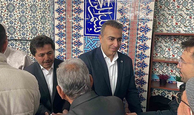 Vali Çiçek ve protokol üyeleri namaz sonrası vatandaşlarla bayramlaştı