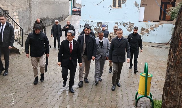 Vali Ekici selin vurduğu Oyalı köyünde: "Vatandaşımız yalnız değil"