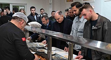 Vali Özkan Manisa CBÜ'lü öğrencilerle iftarda buluştu