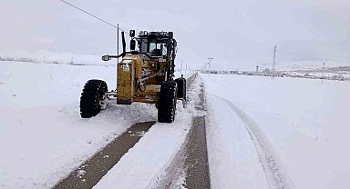 Van'da 216 yerleşim yerinin yolu kapandı
