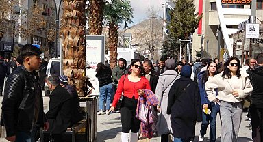 Van'da bayram telaşı: Caddeler doldu taştı