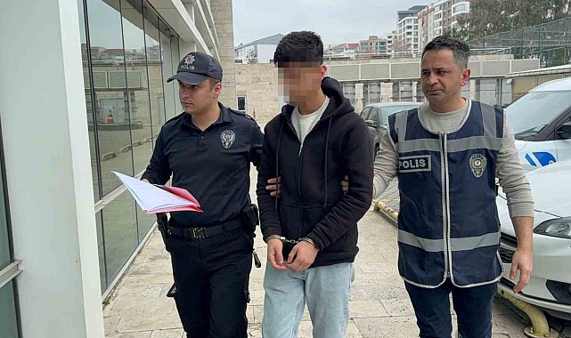 Yan bakma kavgası kanlı bitti: 17 yaşındaki çocuk boynundan bıçaklandı