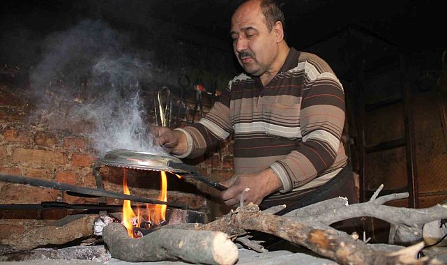 Yarım asırlık kalay ustası 'çırak' sıkıntısına dikkat çekti