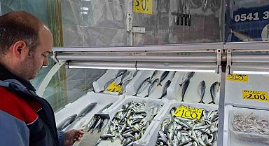 Yasak öncesi balık satış yerleri denetlendi