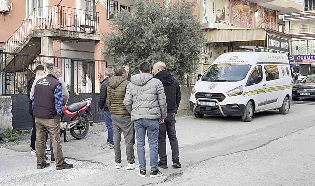 Yaşlı kadını altınları için darp edip, ağır yaraladılar