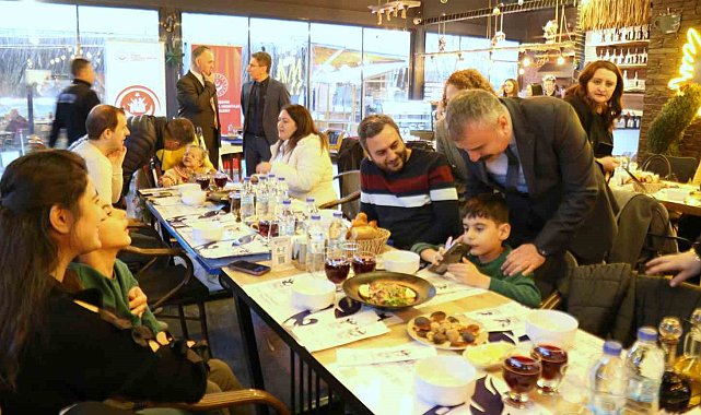 Yaşlılar, engelliler ve devlet korumasında yetişen gençler iftarda bir araya geldi