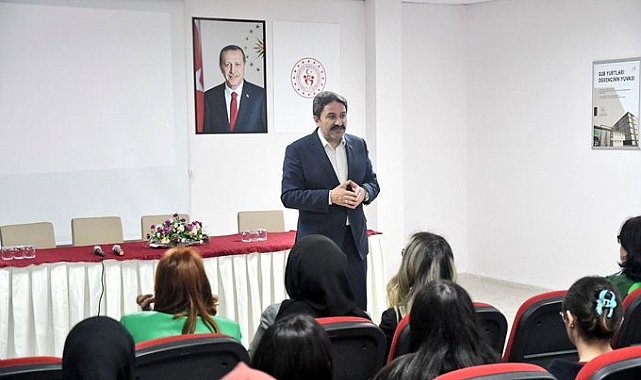 Yeşilay Eskişehir'de "Bağımlılıkla Mücadele" semineri yaptı