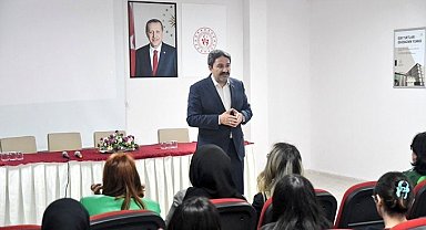 Yeşilay Eskişehir'de "Bağımlılıkla Mücadele" semineri yaptı