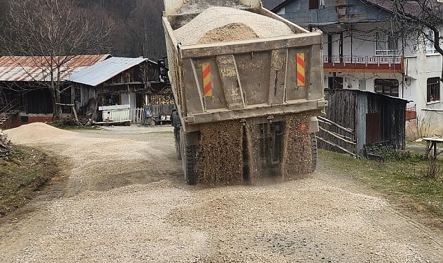 Yol bakım çalışmaları sürüyor
