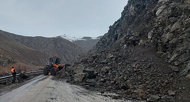 Yüksekova-Van kara yolu kontrollü şekilde geçişlere açıldı