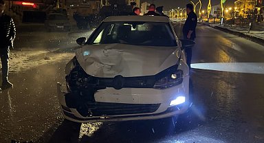 Yüksekova'da gizli buzlanma zincirleme kazaya neden oldu