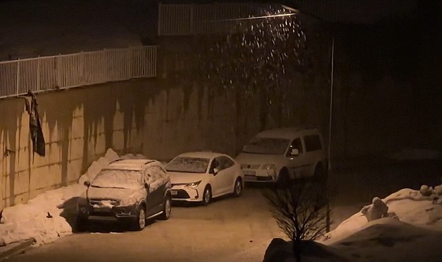 Yüksekova'da kar yağışı etkili oluyor