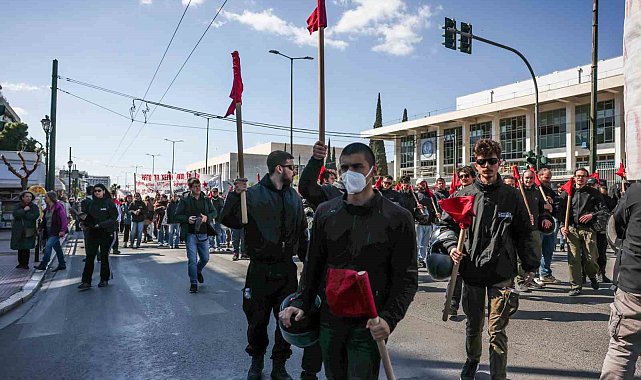 Yunanistan'da ABD ve İsrail'in İran'a yönelik saldırıları protesto edildi