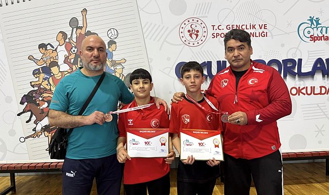Yunusemreli yıldız güreşçilerden iki bronz madalya