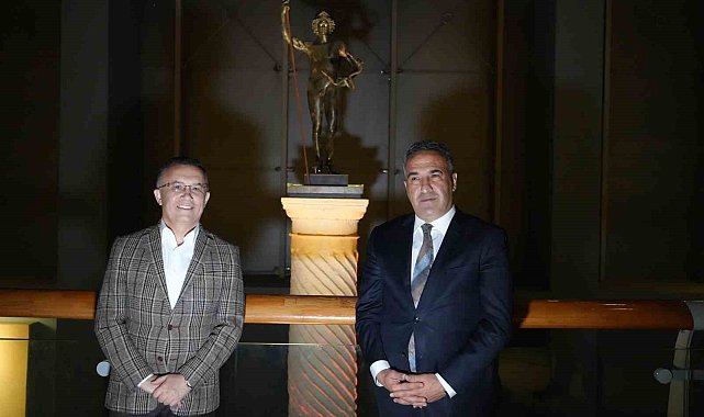 Zeugma Mozaik Müzesi'nde yoğun ilgi gören Mars heykelinin önü genişletildi