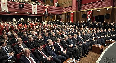 23 Nisan coşkusu salona sığmadı