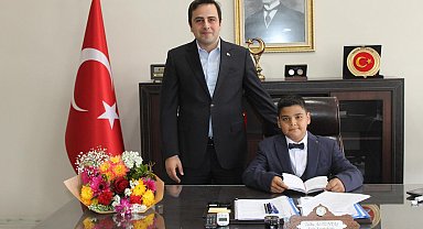 23 Nisan'da çocuklar protokol koltuklarına oturdu