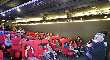 300 öğrenci tırda sinemayla buluştu