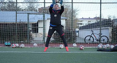 'Bayburt' müdür hem ismiyle hem de 40 yıllık futbol tutkusuyla dikkat çekiyor