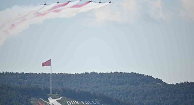 'Türk Yıldızları' Çanakkale semalarında nefesleri kesti