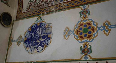 5 asırlık miras alarm veriyor: Ahi Evran Cami'nin sıva ve boyaları dökülüyor