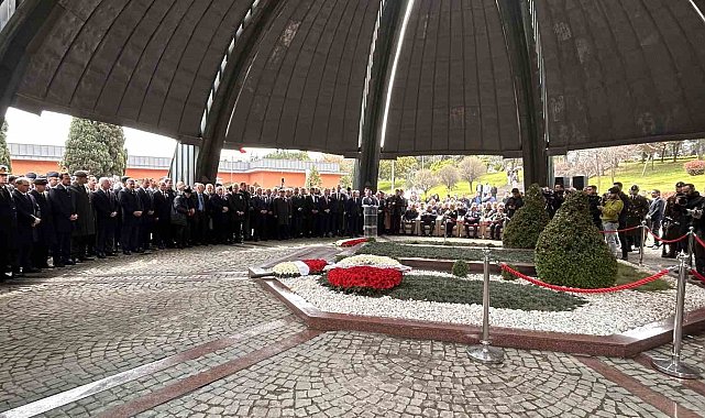 8'inci Cumhurbaşkanı Turgut Özal, vefatının 33'üncü seneyi devriyesinde kabri başında anıldı
