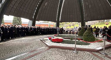 8'inci Cumhurbaşkanı Turgut Özal, vefatının 33'üncü seneyi devriyesinde kabri başında anıldı