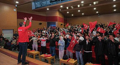 A Milli Takım'ın Kosova galibiyeti üniversite kampüsünde bayram havası estirdi