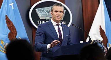 ABD Savunma Bakanı Hegseth: "İran kötü bir seçim yaparsa hem abluka olacak hem de bombalar yağacak"