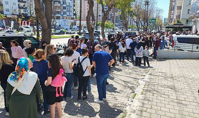 Adana'da 100 TL'lik ürün izdihamı