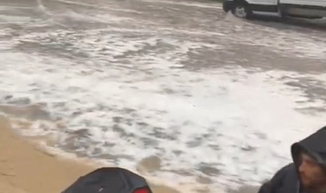Adana'da dolu, sağanak ve hortum hayatı felç etti