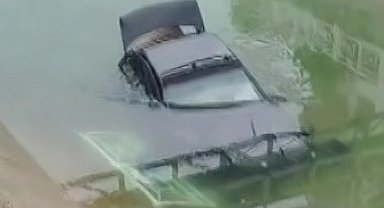 Adana'da otomobil sulamana kanalına düştü