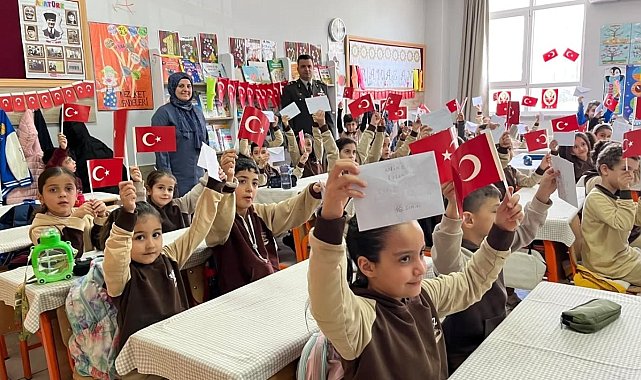Adıyaman'da öğrencilerden Mehmetçiğe anlamlı mektup
