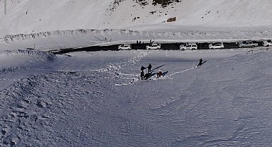 AFAD, Bahçesaray yolunda çığ incelemesi yaptı
