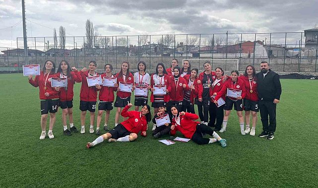 Ağrı Spor Lisesi Kız Futbol Takımı Türkiye finallerine yükseldi