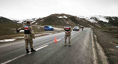 Ağrı'da huzur uygulamasında 21 aranan şahıs yakalandı