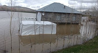 Ağrı'da sağanak yağış sonucu dereler taştı