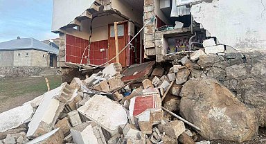 Ağrı'daki depremde köylerde bazı yapılarda hasar meydana geldi