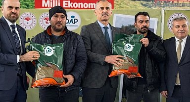 Ağrı'da 440 çiftçiye 44 ton yonca tohumu katkısı