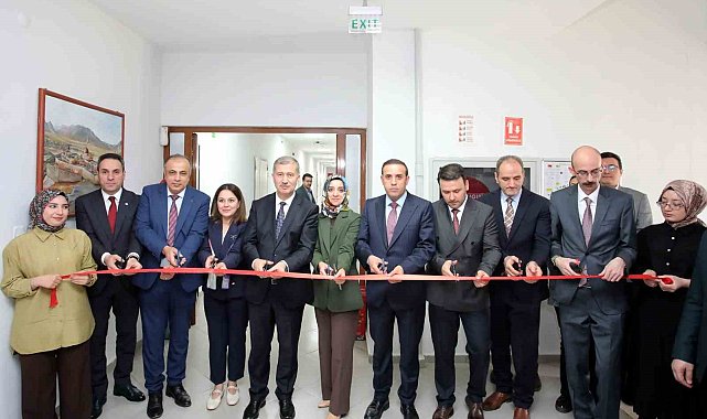 AİÇÜ'de zebra balığı translasyonel tıp araştırma laboratuvarı açıldı
