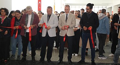 Akademisyenlerin yaptığı eserler sanatseverlerle buluştu