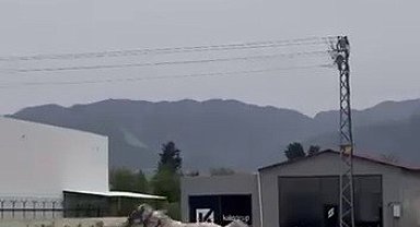 Akan trafikte panik anları: Kaçak at pistte yarışırcasına ilerledi